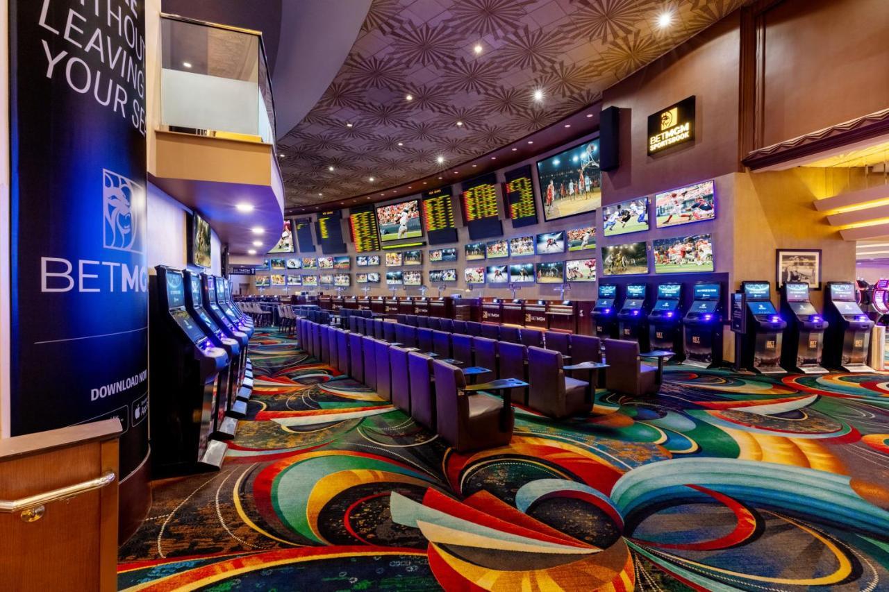 Город казино: пять лучших отелей Лас-Вегаса